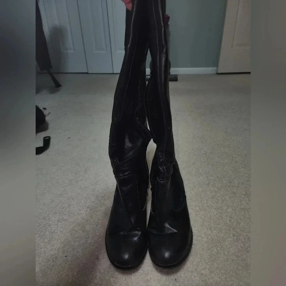 Black heeled leather boots size 8.5 - Picture 2 of 6
